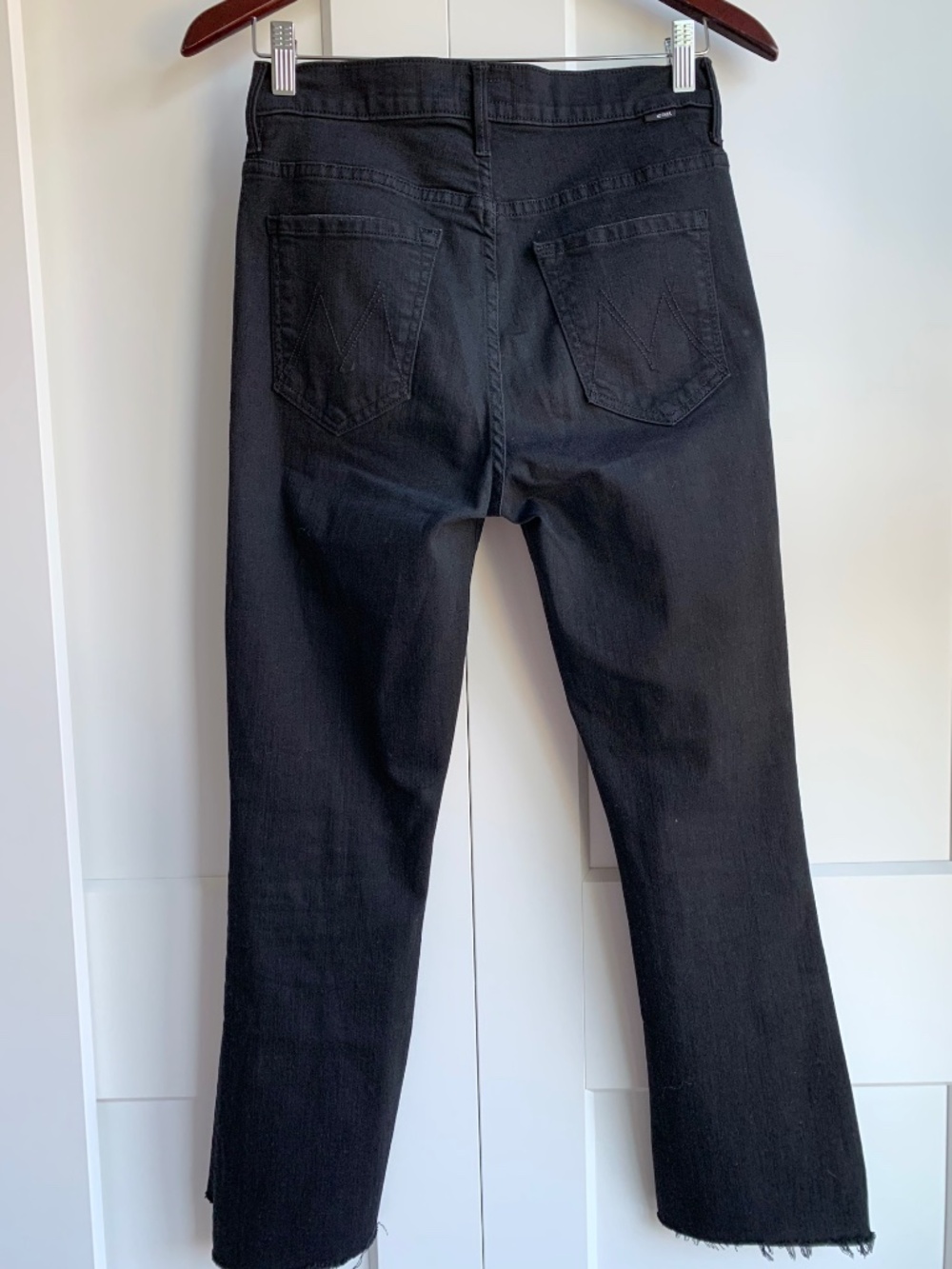 MOTHER The Insider Crop Step Fray jeans Women's Size 28 in Black - Picture 4 of 16